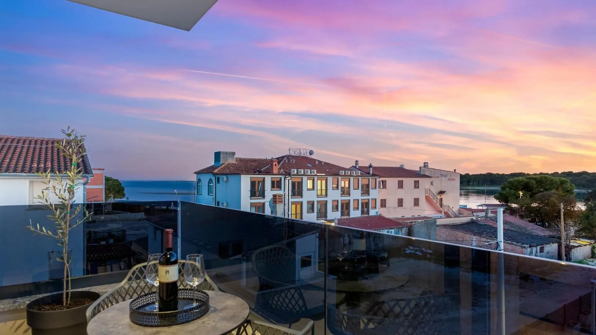 Gasthof Fly Rooms Medulin - 50M From The Beach - New 2024